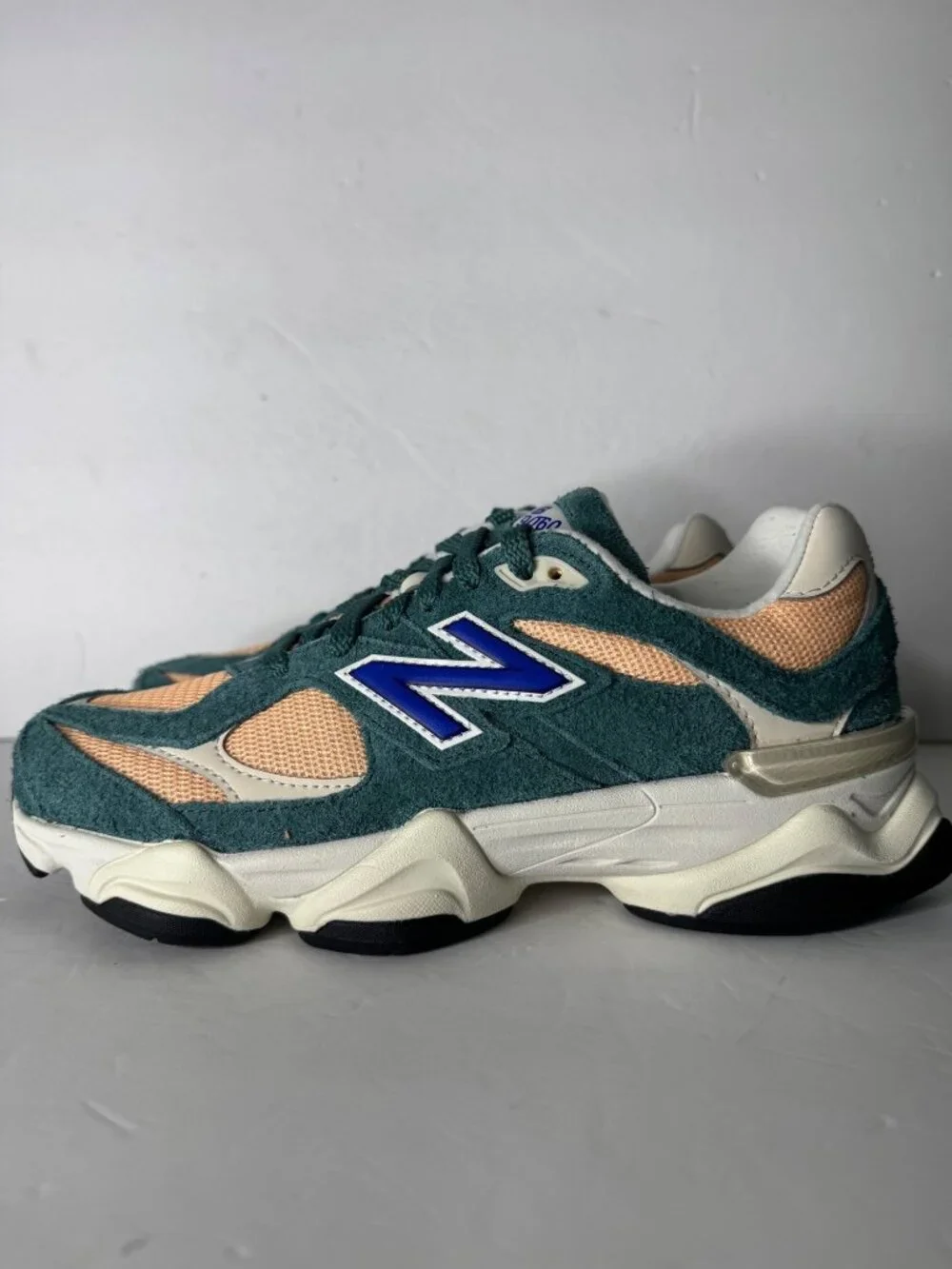 NIB New Balance 9060 Sneakers Green Orange Big Boys US 7 EU 40